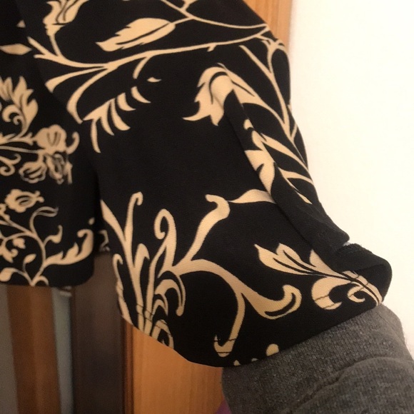 Motherhood XL adjustable neck black and cream blouse.  Flutter sleeves - Picture 2 of 6